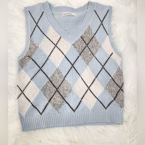 Moon and Madison sweater vest size small